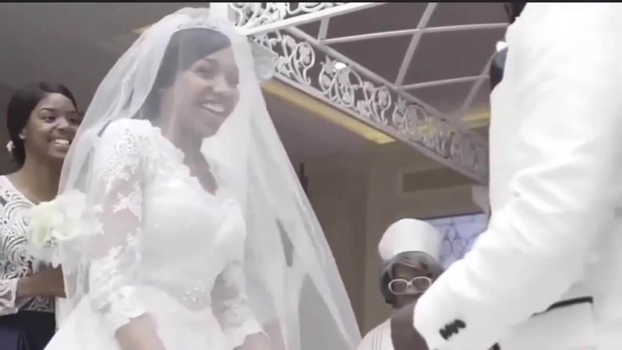 A funny Wedding Prank right on the alter