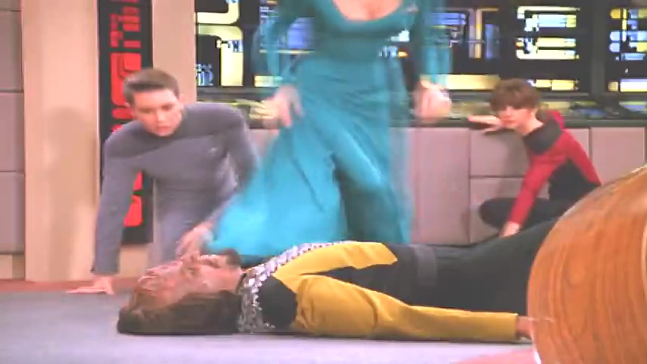 Worf takes a nap - Star Trek The Next Generation