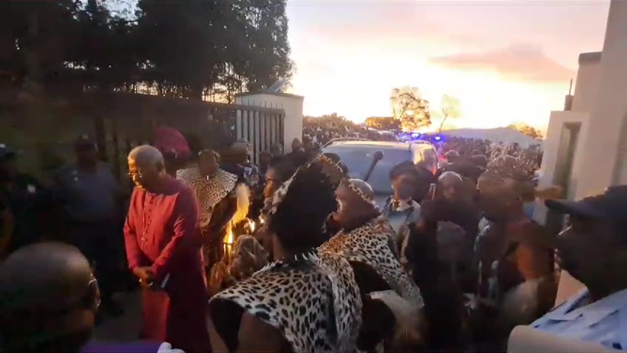 Anglican Archbishop Makhoba leading a prayer service for Buthelezi