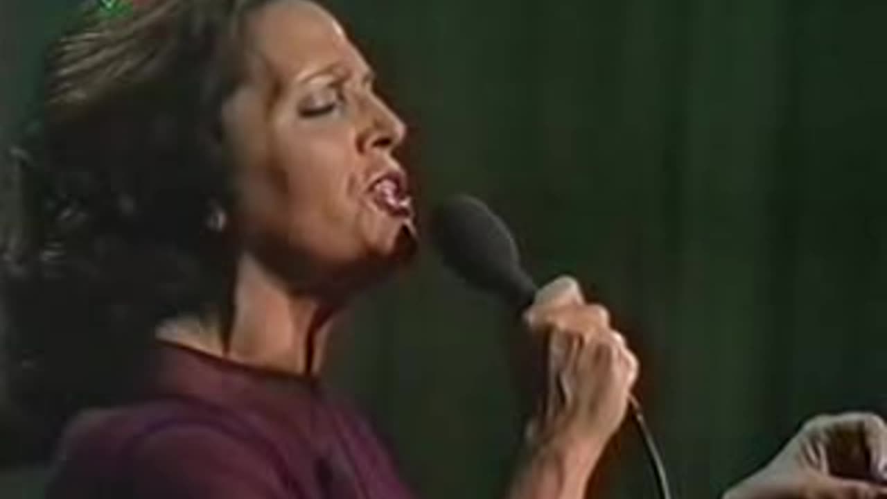 Amalia Rodrigues - Lisboa Antiga = Music Video Belgium 1973