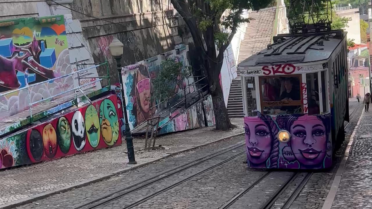 Ascensor da Gloria or Gloria Funicular Lisbon, Portugal 🇵🇹 2