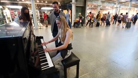 Ella, The Interstellar Girl Plays An Amazing Cover On Public Piano
