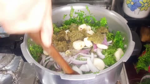 Sarson ka Saag in Pressure Cooker | Sarson ka Saag Recipe | Quick Saag Recipe