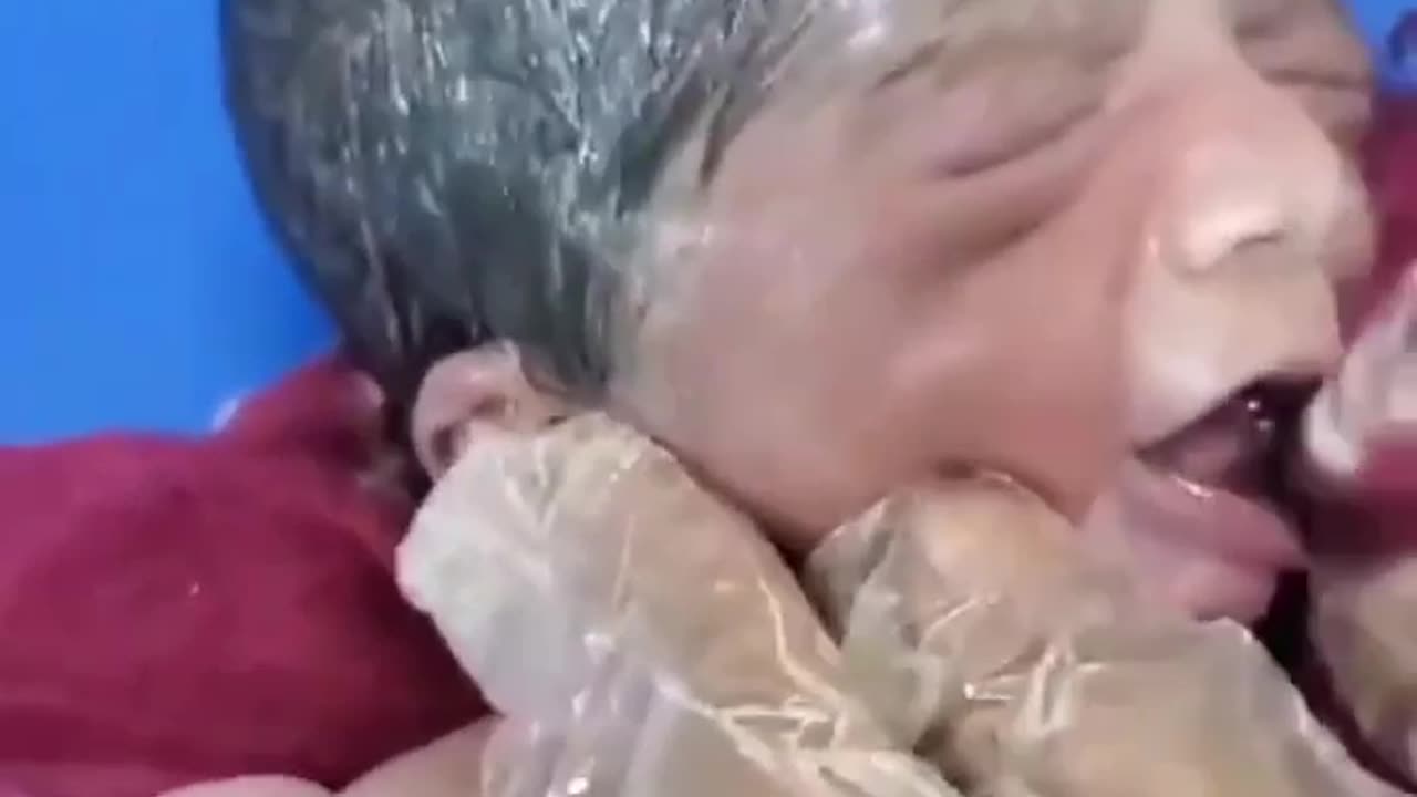 New Born Baby Cleaning healthy and water after birth baby