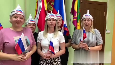 😵‍💫 Russian teachers made patriotic “Helmets of the Fatherland” that should