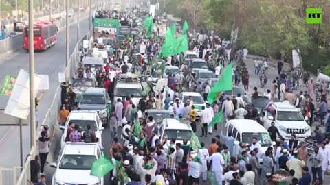 Thousands protest in Lahore against inflation