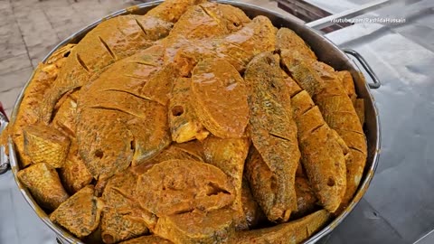 Famous Balochi Fried Fish & Grilled Fish at Khan Quetta - Karachi Street Food Spicy Masala Fish Fry