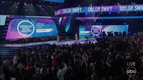 Taylor Swift Accepts the 2022 AMA for Artist of the Year - The American Music Awards