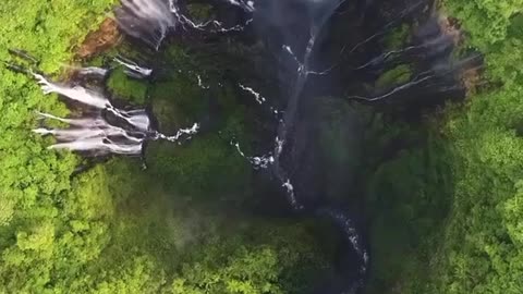 drone waterfall 1