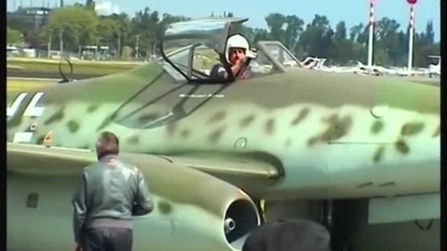 Messerschmitt Me 262 "Schwalbe" - First Flight Over Berlin after 61 Years, Historical Footage!