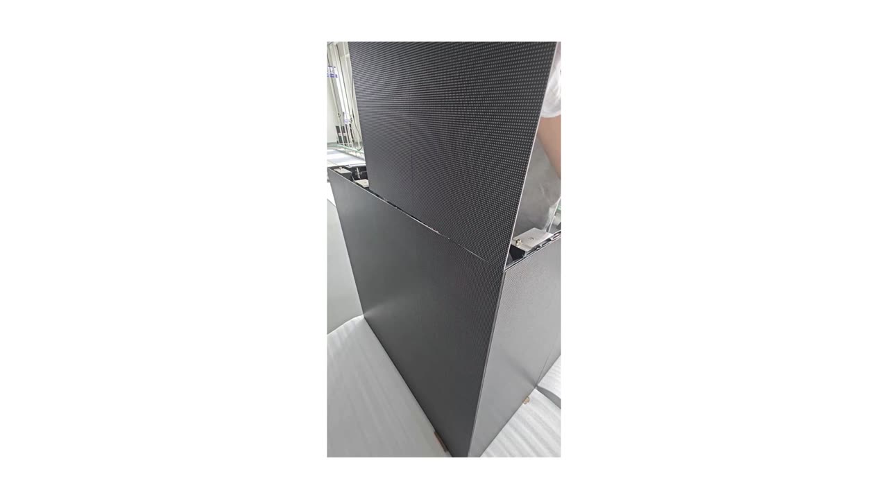 This is the splicing process of cube LED display, do you like it?