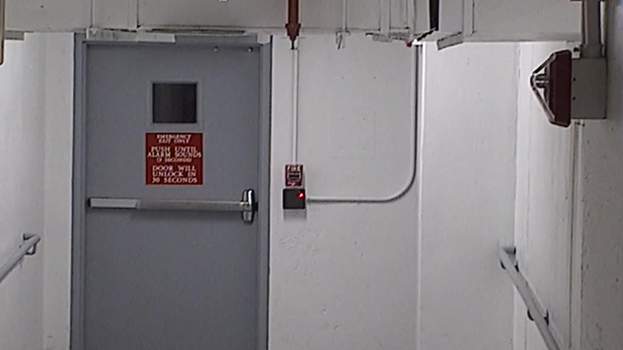 6023RHOBG1G101AEastVestibuleHall_2021-01-06_01h20min00s073ms.mp4