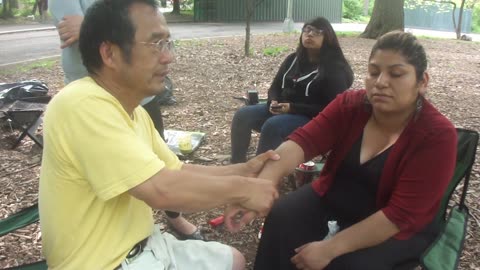 Luodong Massages Chubby Mexican Woman's Hand At The Park