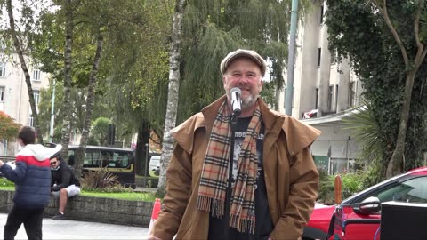 Andy Marshall Crooner Busking. 6 The Ocean City Plymouth 22nd October 2022.