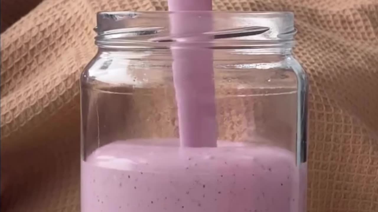 Delicious Blueberry Smoothie by @kizactivelife