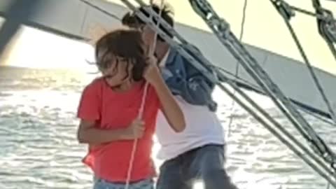 This yacht made giant wake and scared these kids