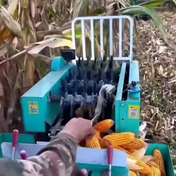 🌽 Corn 🌽 picking machine