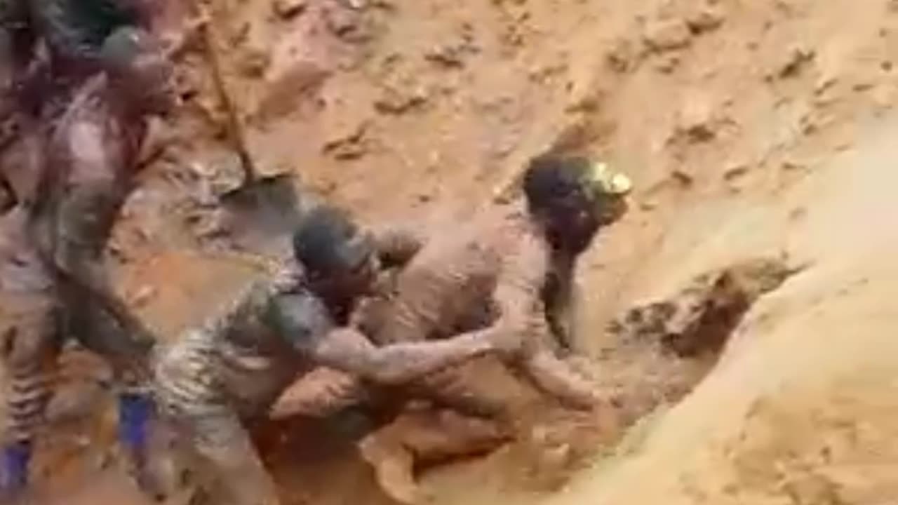 Mineiro resgata nove colegas presos em mina usando as próprias mãos para cavar