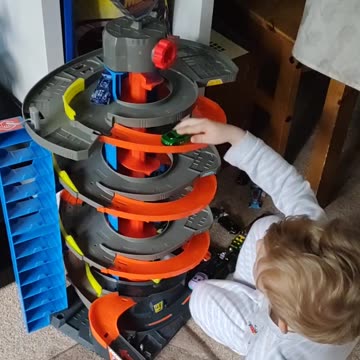 Hot wheels mega garage