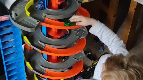 Hot wheels mega garage