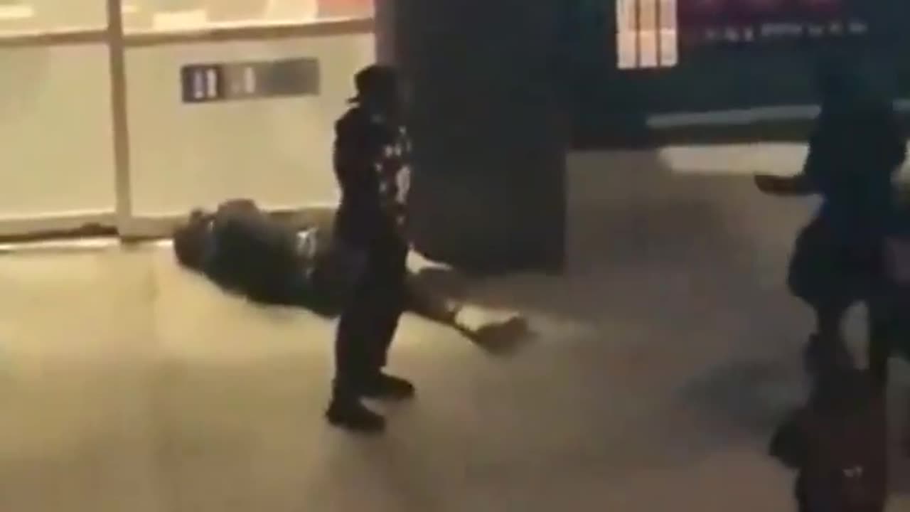 Random Woman Puncher Faces Street Justice