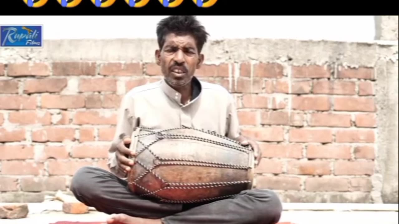 This man was famous singing in village 😂