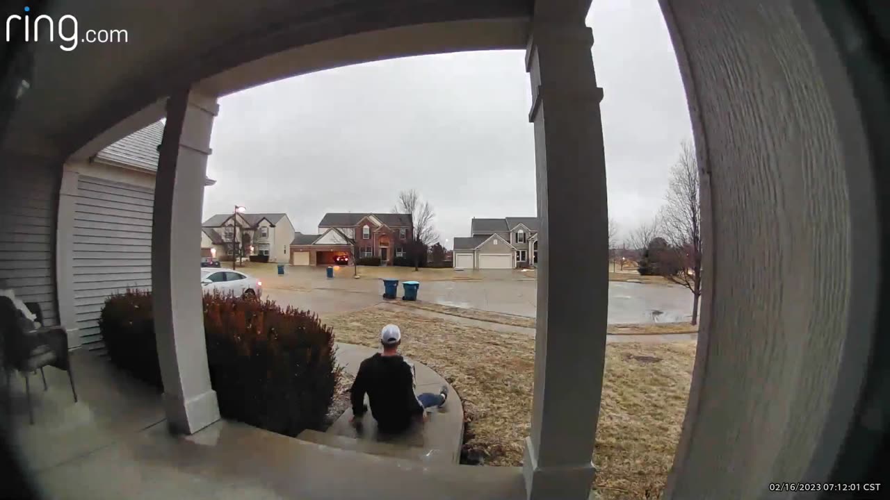 Thursday Morning Ice in Kansas City Surprises Guy