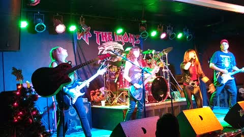 VIP SAN DIEGO LIVE 8...UP IN IRONS AT @FULL CIRCLE ..LETS GET READY TO RUMBLE...