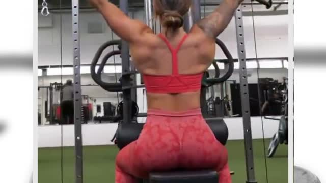 Strengthen Your Back: 5 Back Exercises for Women At the Gym (dumbbells and cable machine)