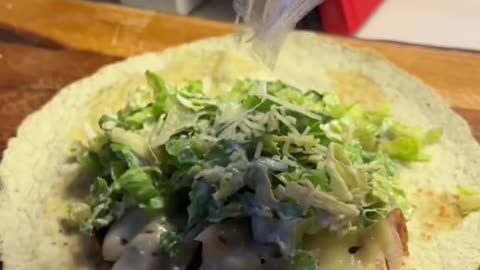 This 3 minute chicken Caesar salad wrap is one of my favorite lunches 😋