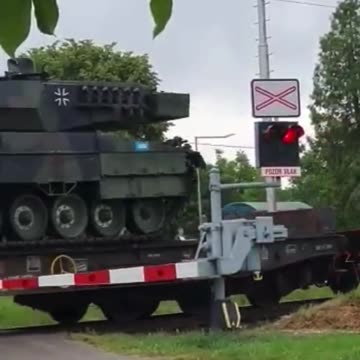 Německé tanky Leopard s nacistickou symbolikou míří přes ČR na Ukrajinskou frontu