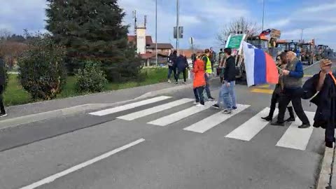 Krajani občine Brežice proti azilnemu domu! Kolona ljudi!