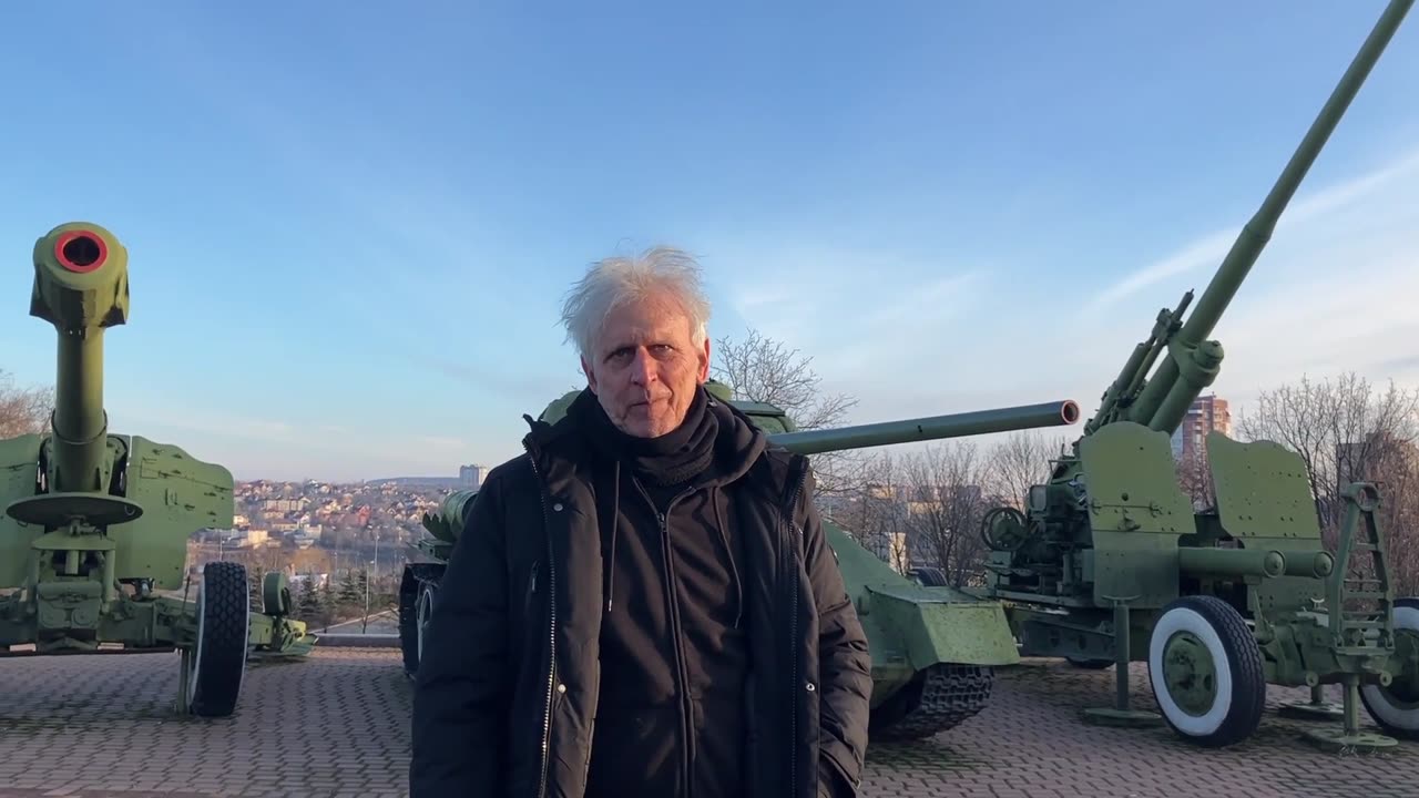 💥Insane shelling by Ukraine forces on Donetsk as we visit the iconic war memorial