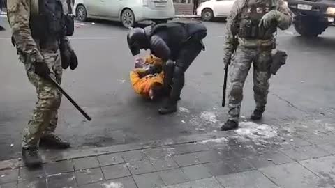 Vladivostok riot police making arrests