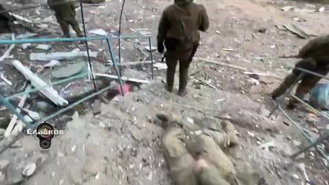 Another clip from inside the town of Soledar , ! Graphic !