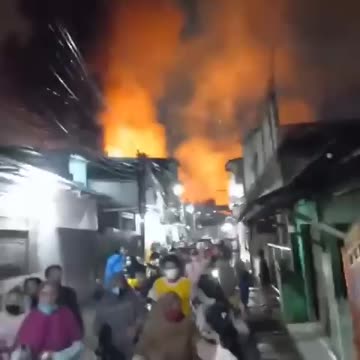 At least 10 people killed, several others injured in oil depot fire in North Jakarta, Indonesia.