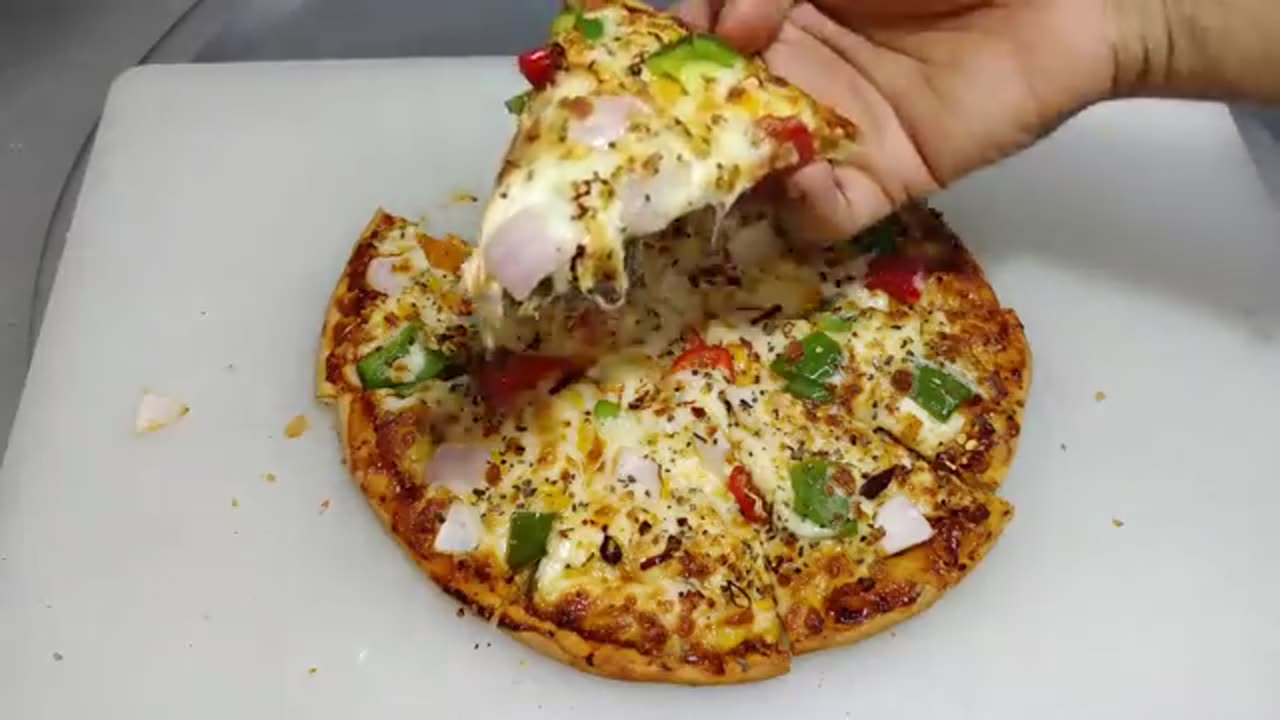 बिना ओवन कढ़ाई में गेहूं के आटे का पिज़्ज़ा बनाएं फटाफट/Aata Pizza In Kadai/Pizza Recipe