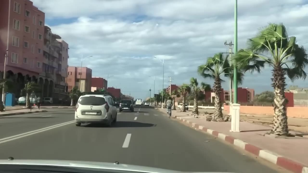 SULLE STRADE del MAROCCO DEL SUD,IN AFRICA(febbraio 2023) ) ma perchè non copiano da loro i lavori in Italia? video per gli amministratori italiani che hanno le strade peggio che in Africa tipo in Lombardia