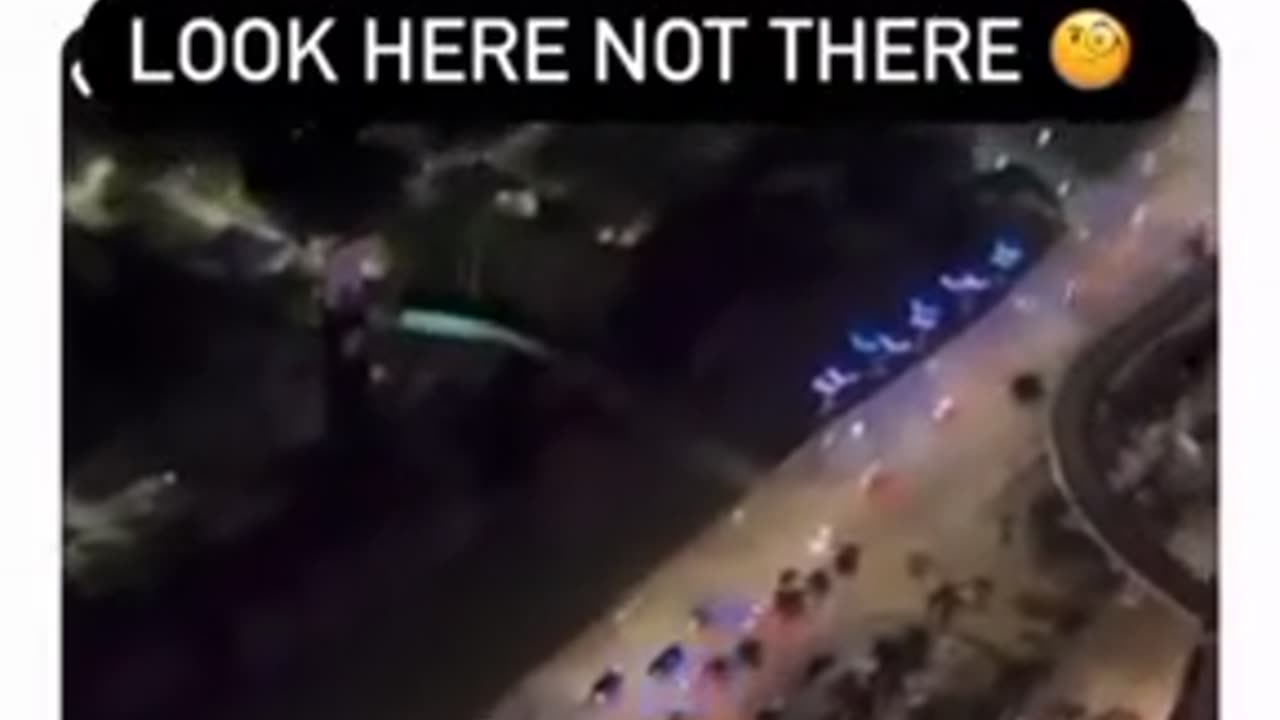 Look Here, not there - Miami Mall