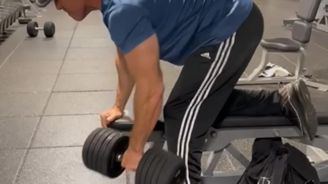 One Arm Dumbbell Rows For Back Workouts