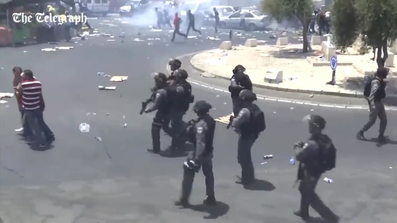 Israeli police clash with Muslims in Jerusalem's Old City