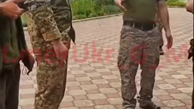 Ukrajinští vojáci z 57 brigády odmítají nastupit na frontu na Donbasu