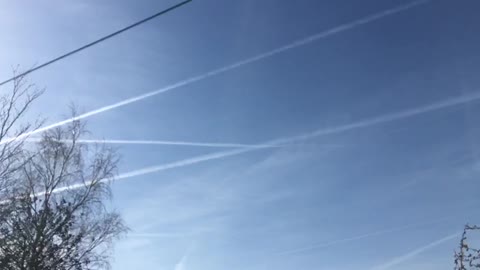 Chemtrails over London SW, Sunday 10th of April, 2022, 08:30 AM