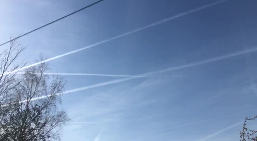 Chemtrails over London SW, Sunday 10th of April, 2022, 08:30 AM