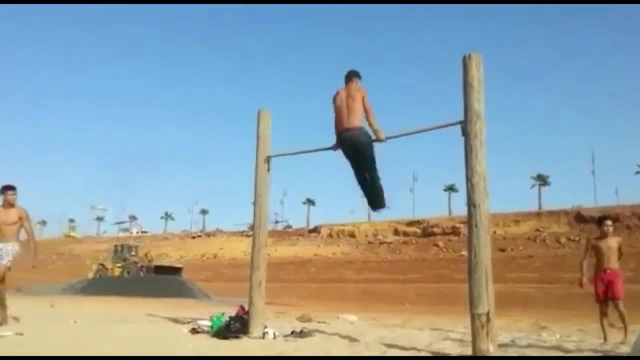 this guy was lucky - Calisthenics fail