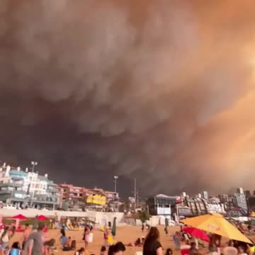 Deadly wildfire smoke plume CONSUMES sky over Chilean beach