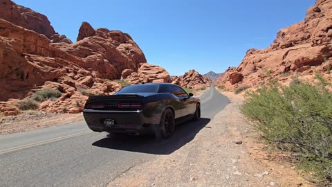 🇺🇸 Desert Heat Meets Muscle Power: Watch Me Launch a Dodge Challenger in the Valley of Fire! 🔥🏎️