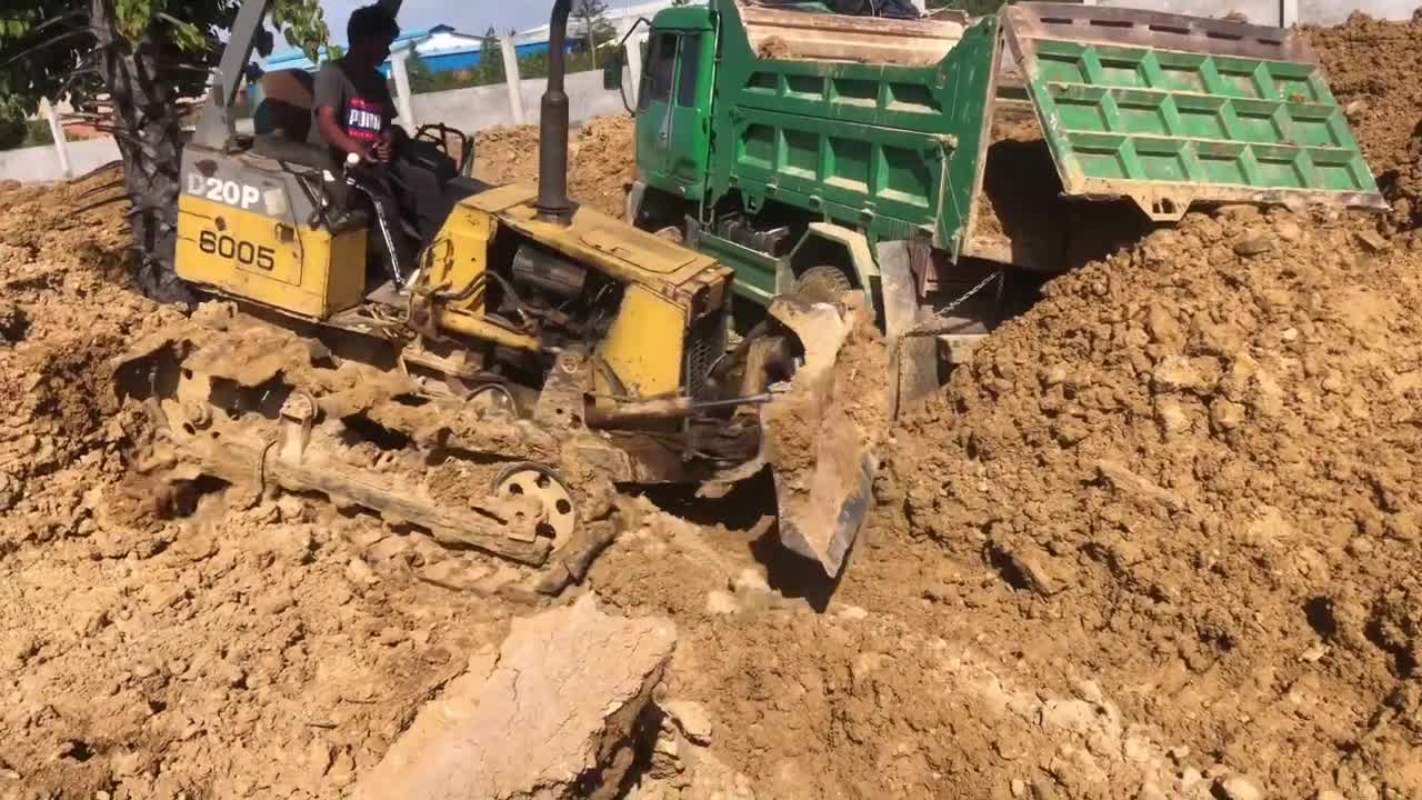 2.5Ton Dump Truck Get Stuck ,Loading Fail