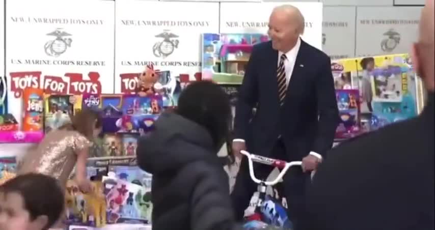 ΑΥΤΟΣ ΕΔΩ ΚΥΒΕΡΝΑ ΤΗΝ ΑΜΕΡΙΚΗ