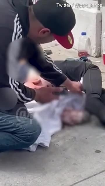 Woman gives birth on the San Francisco sidewalk in broad daylight.